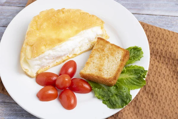 ready meal to eat, beaten eggs with omellete and salad