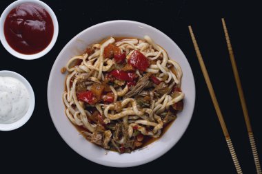 İtalyan noodles sebze ve iki sopa, kopya alanı