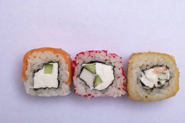Üst manzara, taze suşi ruloları.