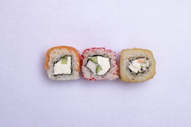 Üst manzara, taze suşi ruloları.