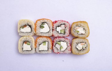 Üst manzara, taze suşi ruloları.