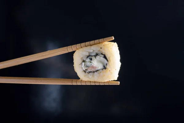 Hazır Yemek Yemek Için Japon Yemek Suşi Rulo Yemek Çubukları — Stok fotoğraf