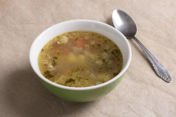 Вкусный Домашний Суп Зеленой Тарелке Бумаге — стоковое фото