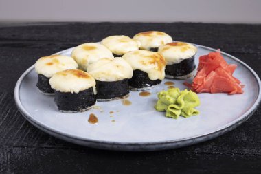 Masada taze suşi var. Kapatın. 