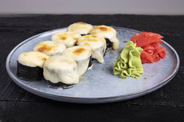 Masada taze suşi var. Kapatın. 