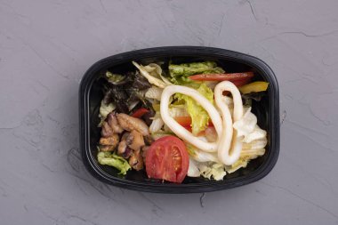 Sebze salatasının üst görüntüsü, kapat.