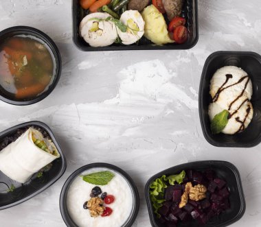 İlk yemek, başlangıç yemeği ve ana yemek. Şeker kavramı yok. Uygun beslenme