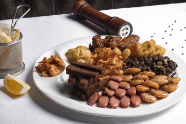 Bira için büyük bir aperatif seti