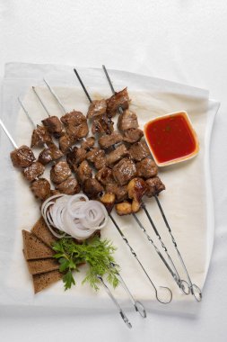 Sebze ve ketçaplı ızgara. 