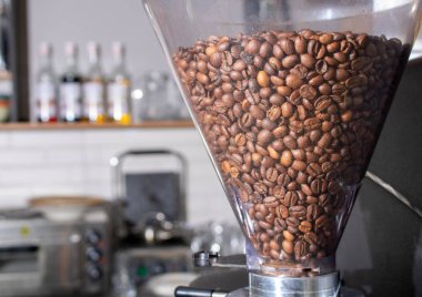 Kavanozda farklı kahve çekirdekleri, hiç kimse