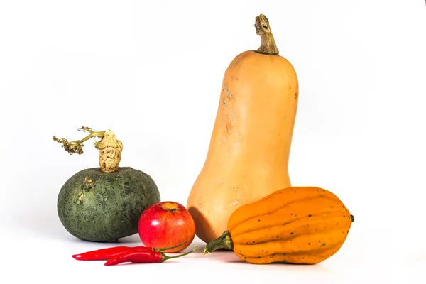 Calabazas Manzanas Chiles Aislados Sobre Fondo Blanco — Foto de Stock