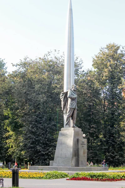 Monument voor Tsiolkovsky K. E. in Kaluga — Stockfoto