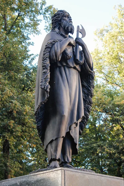 Monumento a St. Beato Lawrence en la ciudad de Kaluga — Foto de Stock