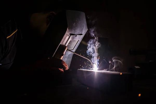 Svetsare Arbetare Vid Arbete Metalworking Företag — Stockfoto