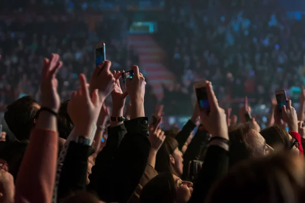 Mains Ciel Des Gens Qui Dansent Amusent Concert Musique Live — Photo