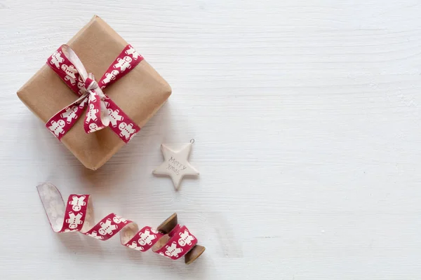 Beyaz arka plan ile Noel dekor