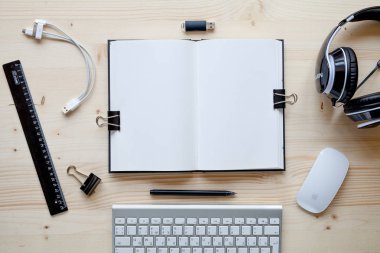 Office tahta arka plan ile ileti örneği