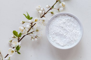 Organik kozmetik konsepti. Aljinat maskesi.