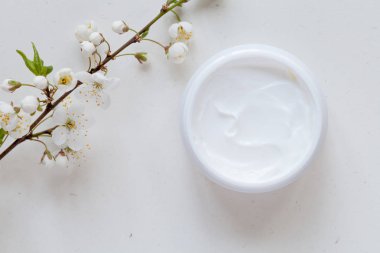 Organik kozmetik konsepti. Aljinat maskesi.