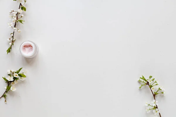 Doğal maddeler ile Organik kozmetik, düz yatıyordu