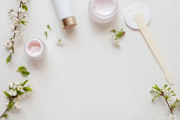 Doğal maddeler ile Organik kozmetik, düz yatıyordu