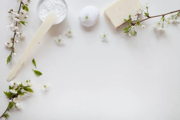 Aljinat maske, sabun ve krema, organik malzemeler, üst görünüm