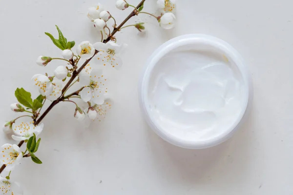 Organik kozmetik konsepti. Aljinat maskesi.