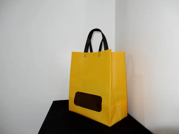 Multicolors Cut Bag Vliesstoff Einkaufstaschen — Stockfoto