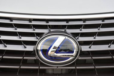 Vilnius, Litvanya - 18 Mayıs: Lexus logo Vilnius Litvanya 18 Mayıs 2018 üzerinde bir araba. Lexus lüks Japon otomobil üreticisi Toyota markasıdır