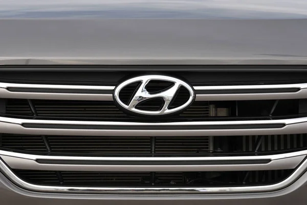วเน พฤษภาคม โลโกไทป นไดบนรถเม พฤษภาคม 2018 ในว วเน Hyundai ตรถยนต — ภาพถ่ายสต็อก