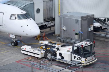 Helsinki, Finlandiya - 22 Ağustos: uçak Helsinki-Vantaa Airport, 22 Ağustos 2018 hizmet. Helsinki Havaalanı Ana Uluslararası Havaalanı Finlandiya'dır