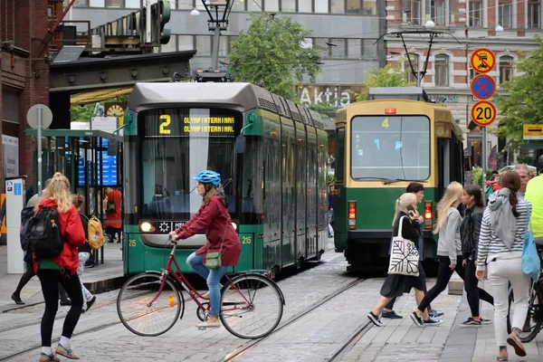 Helsinki Finlandia Sierpnia Niezidentyfikowanych Ludzi Starego Miasta Helsinki Finlandia Sierpień — Zdjęcie stockowe