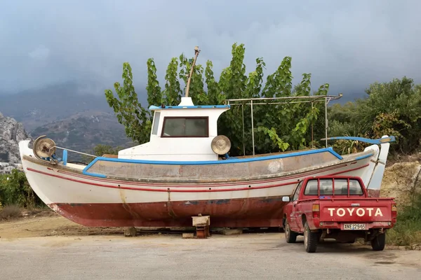克里特岛 8月26日 在克里特岛的老式丰田卡车2018年8月26日 丰田汽车公司 通常缩短到丰田 是一个日本跨国汽车制造商 — 图库照片