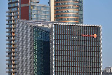 Vilnius, 12 Ekim: Genel Müdürlük ve logosu Vilnius Litvanya üzerinde 12 Ekim 2018 ekliyoruz. Swedbank İsveç, Estonya, Letonya ve Litvanya önde gelen bankadır