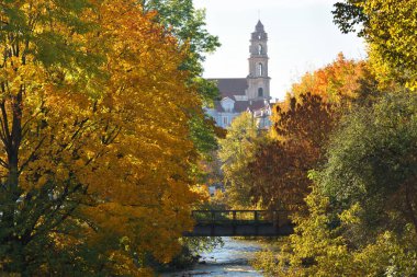 Vilnius Old Town sonbahar. Eski Şehir, Vilnius Kuzey Avrupa'nın en büyük hayatta kalan ortaçağ eski şehirlerinden biri