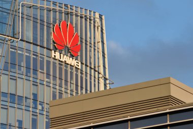 Vilnius, 31 Ekim: Huawei logo üzerinde 31 Ekim 2018 işeneceğini Vilnius, Litvanya. Huawei Çin Uluslararası bir ağ ve telekomünikasyon ekipman ve Hizmetleri şirkettir