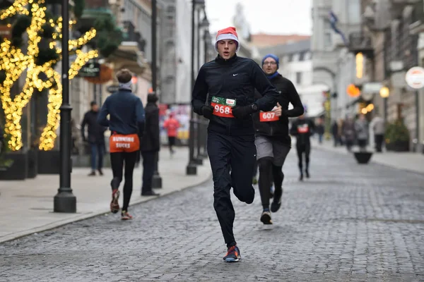 立陶宛维尔纽斯 12月16日 2018年12月16日在立陶宛维尔纽斯举行的传统维尔纽斯圣诞比赛的赛跑者 — 图库照片