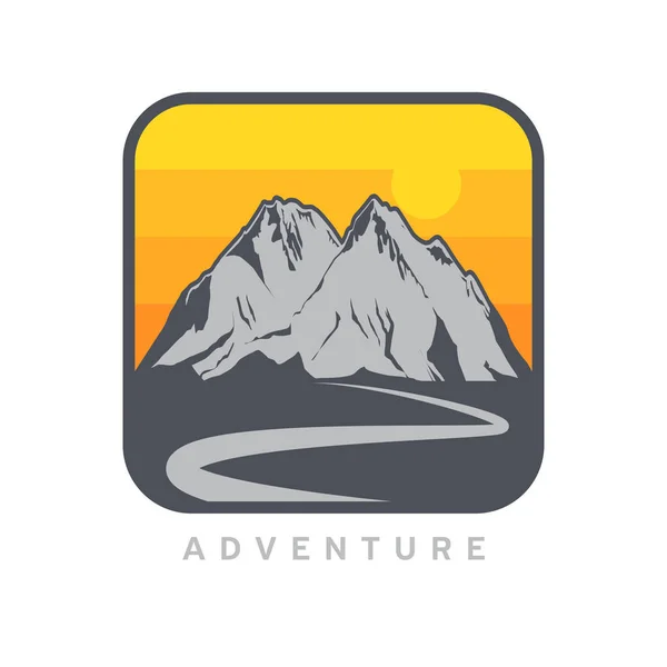 Logotipo Montaña Etiqueta Insignia Otro Diseño Muestra Símbolo Aventura Aire — Vector de stock