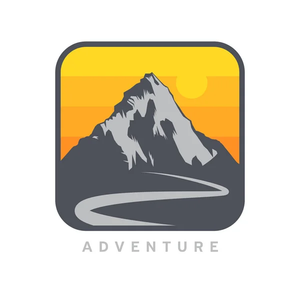 Logotype Montagne Étiquette Badge Autre Design Signe Symbole Aventure Extérieure — Image vectorielle