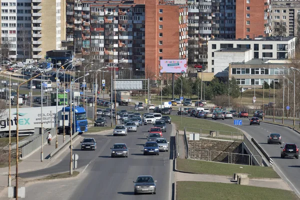 Tráfico, coches en carretera en Vilna — Foto de Stock