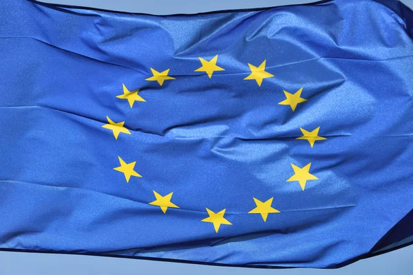 Europæisk flag, der sejler - Stock-foto