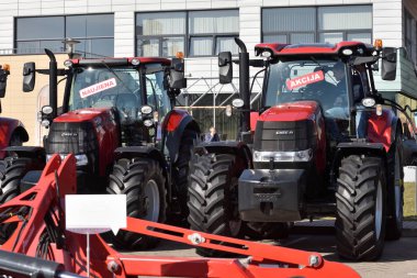 Case IH traktör ve marka logosu