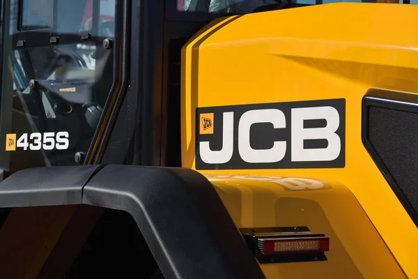 JCB βαρέως εξοπλισμού οχημάτων και το λογότυπο — Φωτογραφία Αρχείου
