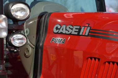 Case IH traktör ve marka logosu