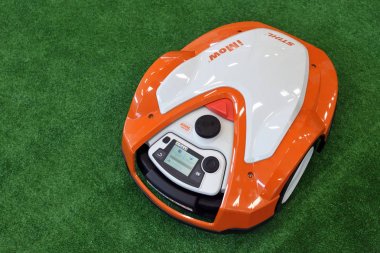 Stihl 'den imow Robotik çim biçme makinesi