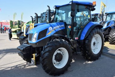 Yeni Hollanda traktörü ve logosu