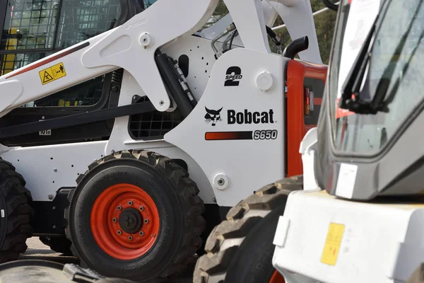 Veicolo e logo per attrezzature pesanti Bobcat — Foto Stock