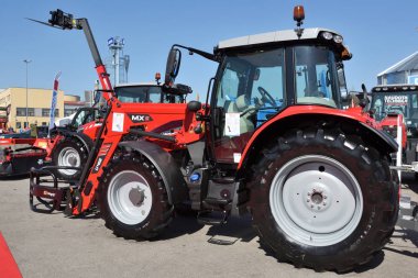 Massey Ferguson traktör ve logosu