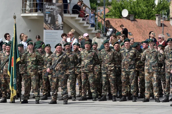 Schützenformation in Vilnius — Stockfoto