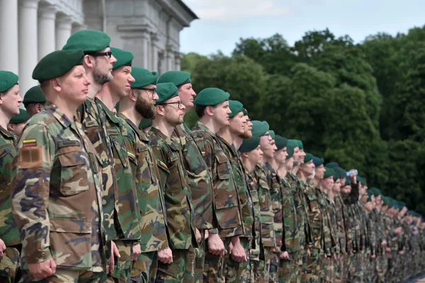 Riflemens formation in Vilnius — Stock Photo, Image